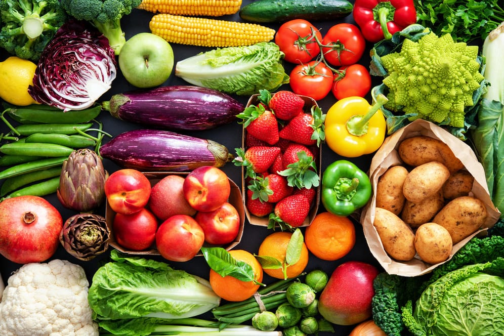 Gemüse und Obst: Die meisten Sorten können auch roh gegessen werden. Aber nicht alle.