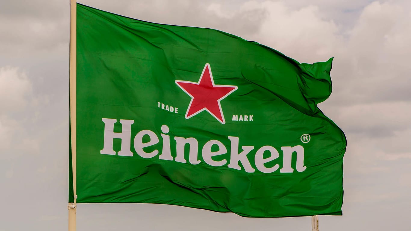 Heineken: Brauereien leiden in der Corona-Krise besonders. Heineken zieht nun Konsequenzen.