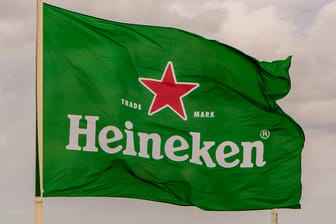 Heineken: Brauereien leiden in der Corona-Krise besonders. Heineken zieht nun Konsequenzen.