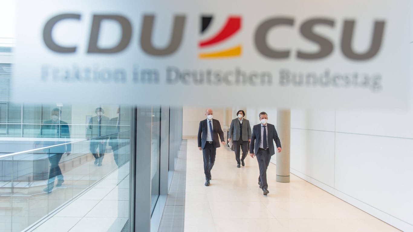 Die Spitzen der CDU/CSU-Fraktion im Bundestag: Nach jetzigem Stand würde die Union die überwiegende Zahl der Direktmandate holen.
