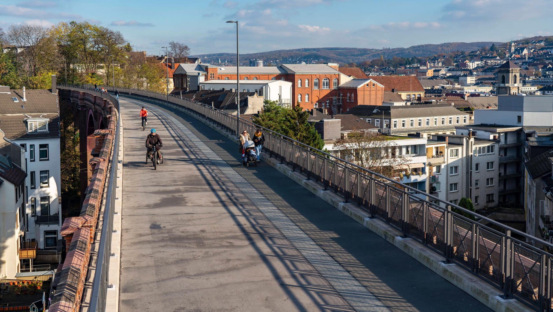 Die Nordbahntrasse, ein Radweg, entlang der West-Ost-Achse von Wuppertal (Archivbild): Wegen Schneefalls ist der Tunnel Schnee nun gesperrt worden. Die Nordbahntrasse, ein Radweg, entlang der West-Ost-Achse von Wuppertal (Archivbild): Wegen Schneefalls ist der Tunnel Schnee nun gesperrt worden.