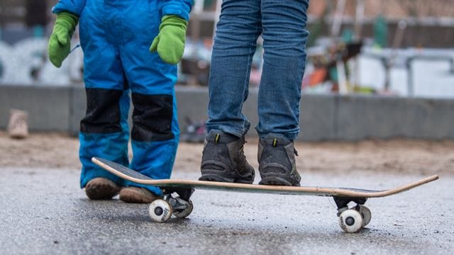 Die Lebensqualität von Kindern habe sich in der Corona-Krise weiter verschlechtert, resümieren die Forscher. Die Lebensqualität von Kindern habe sich in der Corona-Krise weiter verschlechtert, resümieren die Forscher.