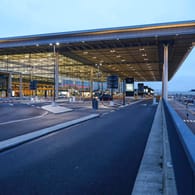 Das Hauptterminal des Flughafen BER: Der Flughafenbau hat etwa 6,5 Milliarden Euro gekostet.