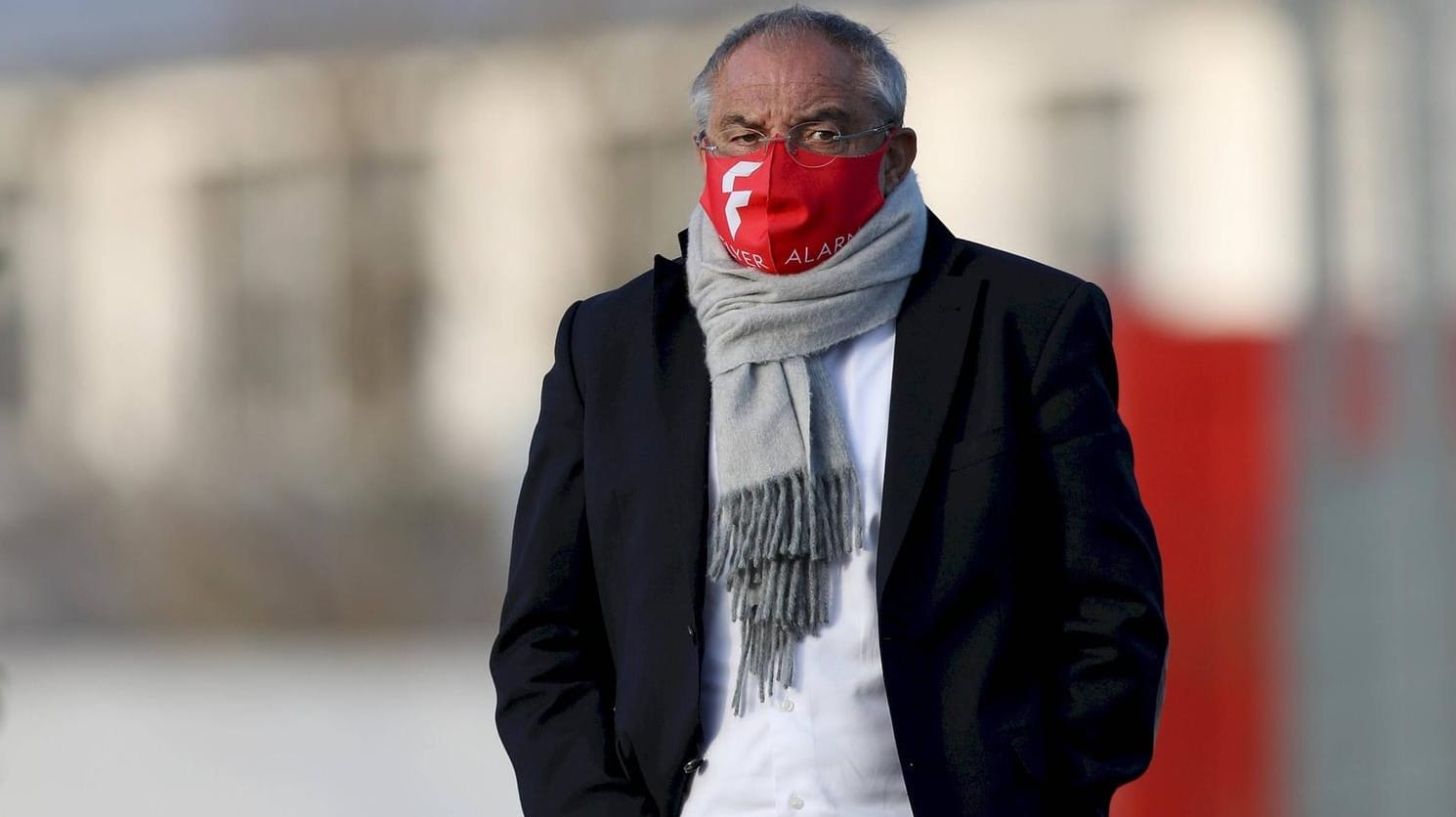 Felix Magath: Der ehemalige Bundesligatrainer ist sauer. Felix Magath: Der ehemalige Bundesligatrainer ist sauer.