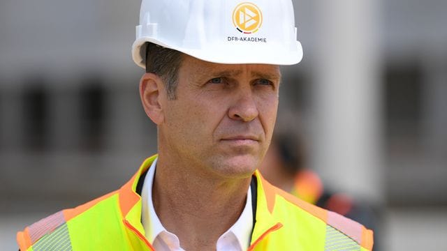 Ist auf großer Werbetour für das "Projekt Zukunft" unterwegs: Oliver Bierhoff. Ist auf großer Werbetour für das "Projekt Zukunft" unterwegs: Oliver Bierhoff.