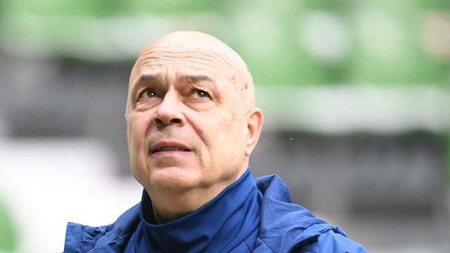 Gibt sich weiter zuversichtlich mit dem FC Schalke 04 die Klasse halten zu können: Trainer Christian Gross. Gibt sich weiter zuversichtlich mit dem FC Schalke 04 die Klasse halten zu können: Trainer Christian Gross.