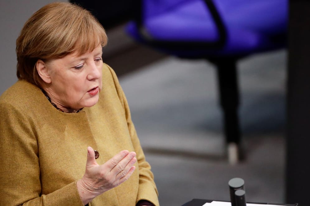 Kanzlerin Angela Merkel bei ihrer Regierungserklärung zu den Corona-Maßnahmen: Im Anschluss gab es heftige Kritik am Vorgehen der Bundesregierung bei der Pandemie-Bekämpfung.