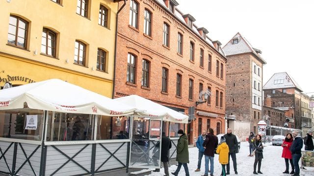 In Polen widersetzen sich zahlreiche Gastronomen den Corona-Verordnungen und öffnen für Gäste. In Polen widersetzen sich zahlreiche Gastronomen den Corona-Verordnungen und öffnen für Gäste.
