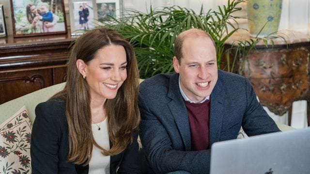 Prinz William, Herzog von Cambridge, und Kate, Herzogin von Cambridge, sprechen per Videoanruf mit Krankenpflegeschülern. Prinz William, Herzog von Cambridge, und Kate, Herzogin von Cambridge, sprechen per Videoanruf mit Krankenpflegeschülern.