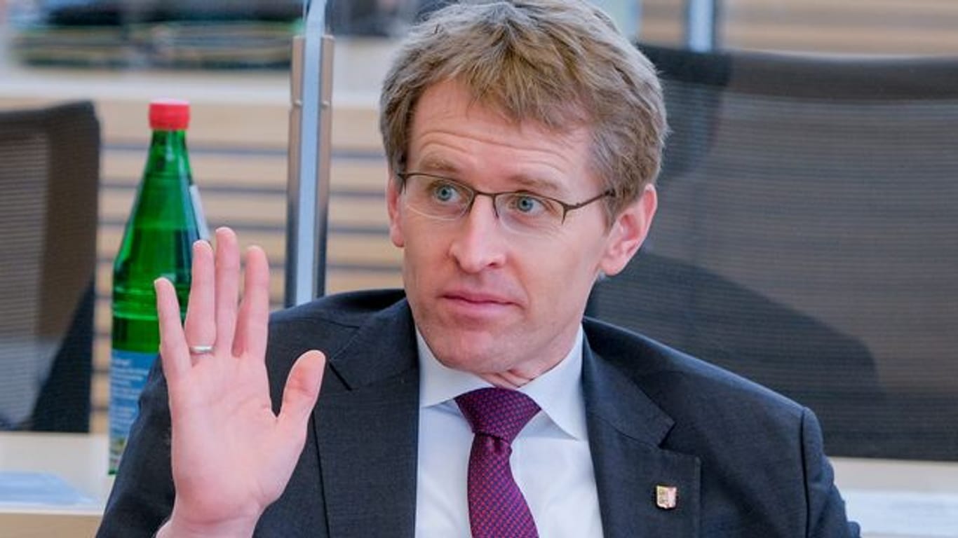 Daniel Günther (CDU), Ministerpräsident von Schleswig-Holstein (Archivbild): Ab dem 1. März dürfen einige Dienstleister in Schleswig-Holstein wieder öffnen.