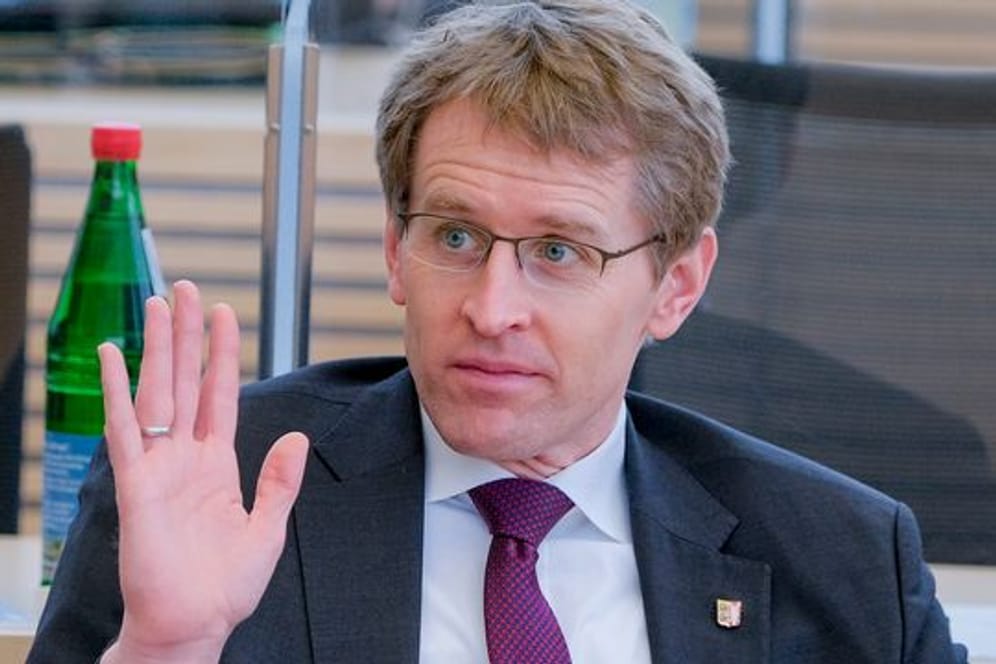 Daniel Günther (CDU), Ministerpräsident von Schleswig-Holstein (Archivbild): Ab dem 1. März dürfen einige Dienstleister in Schleswig-Holstein wieder öffnen.