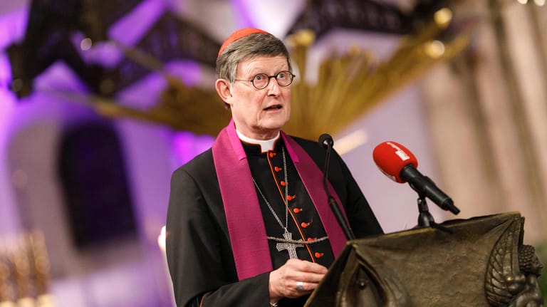 Kölner Erzbischof Rainer Maria Kardinal Woelki: Er holte eine Holz-Schaluppe aus Malta nach Köln, um für Solidarität mit Geflüchteten zu werben.