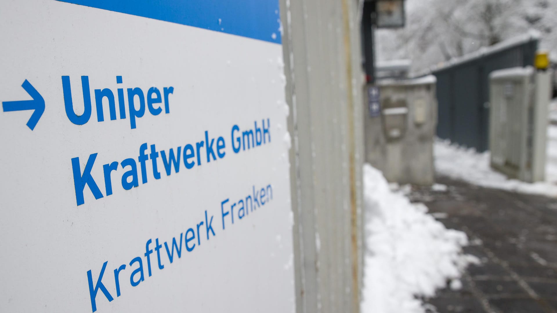 Die Einfahrt zum Großkraftwerk des Großkraftwerks in Nürnberg (Symbolbild): Vermutlich führte ein technischer Defekt zum Feuer im Kraftwerk. Die Einfahrt zum Großkraftwerk des Großkraftwerks in Nürnberg (Symbolbild): Vermutlich führte ein technischer Defekt zum Feuer im Kraftwerk.