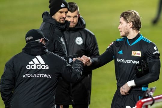 Steht vor seinem Startelf-Debüt bei Union Berlin: Torhüter Loris Karius (r).