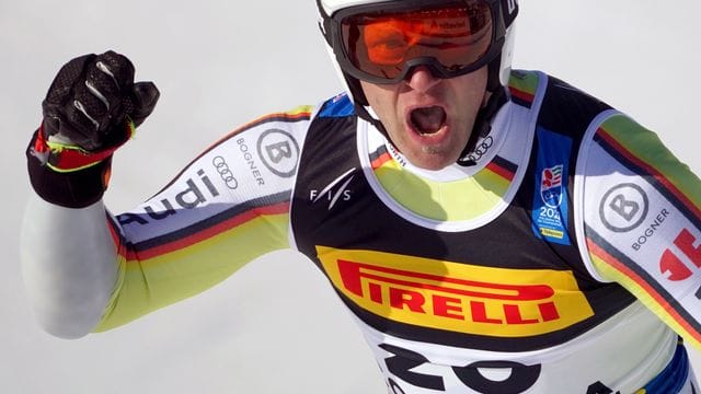 Jubelt im Zielbereich nach dem Super-G-Rennen: Romed Baumann.