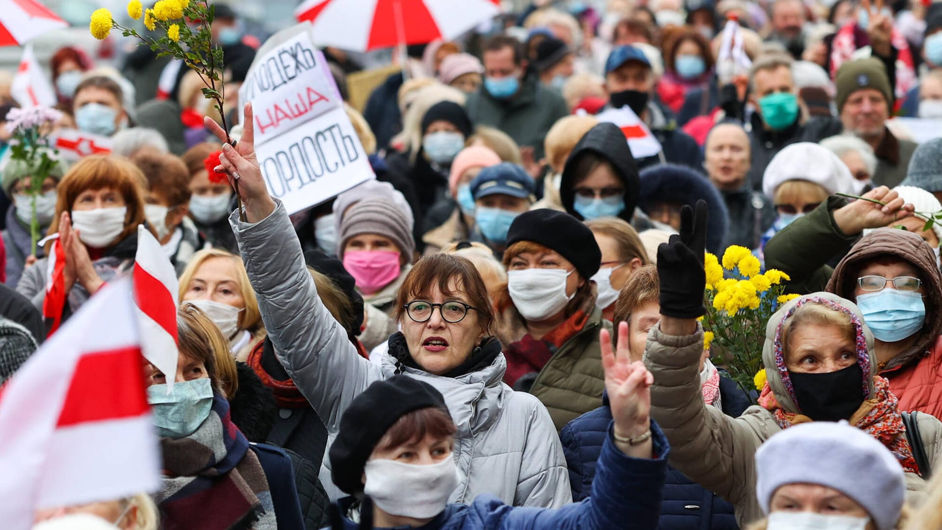 Minsk im November 2020: Menschen protestieren gegen die Wiederwahl Lukaschenkos. Minsk im November 2020: Menschen protestieren gegen die Wiederwahl Lukaschenkos.