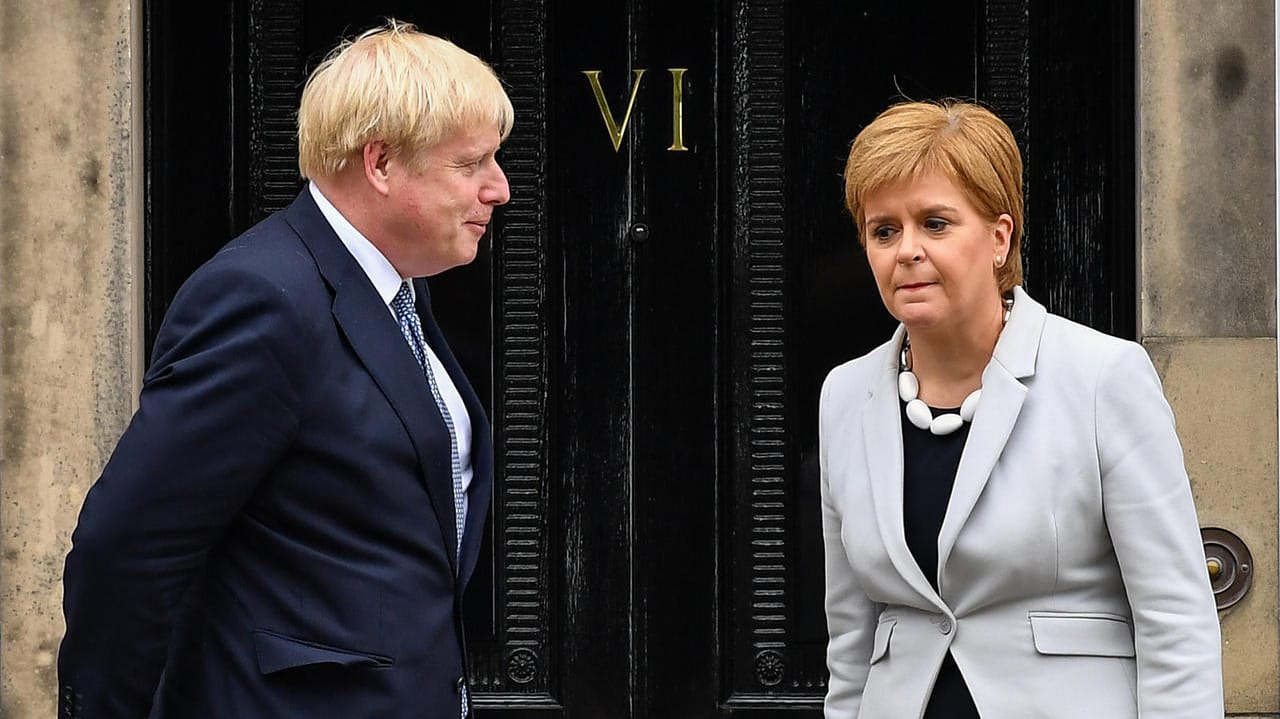 Boris Johnson mit der schottischen Regierungschefin Nicola Sturgeon: Sie haben komplett unterschiedliche Meinungen zum Brexit und zur Einheit von Großbritannien.