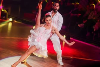 Profitänzer Massimo Sinato, hier zu sehen mit Lili Paul-Roncalli, ist nicht mehr dabei bei der RTL-Tanzshow "Let's Dance".