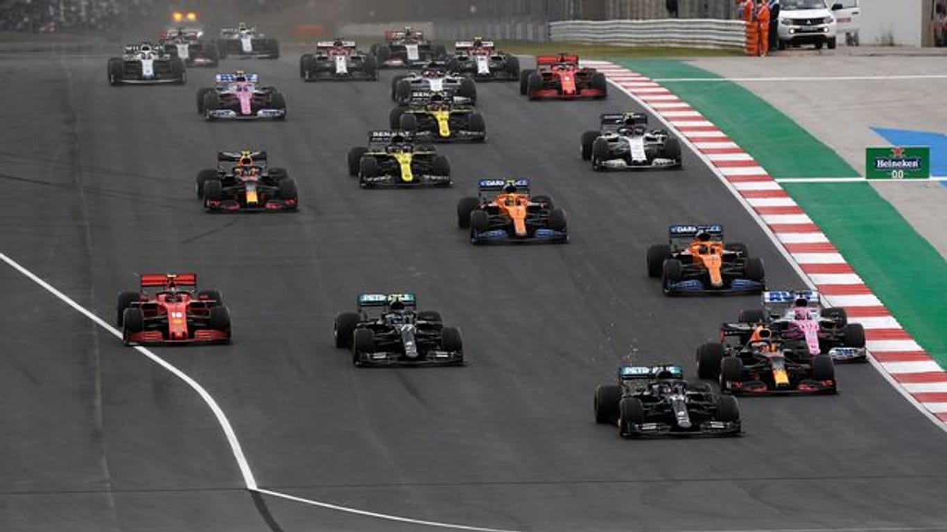 Die Formel-1-Rennställe unterstützen die Idee von Sprintrennen an drei Grand-Prix-Wochenenden der kommenden Saison.