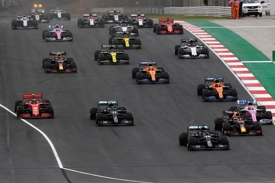 Die Formel-1-Rennställe unterstützen die Idee von Sprintrennen an drei Grand-Prix-Wochenenden der kommenden Saison.