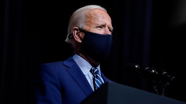 US-Präsident Joe Biden macht bei seinem Besuch im Nationalen Gesundheitsinstitut weiter Druck. US-Präsident Joe Biden macht bei seinem Besuch im Nationalen Gesundheitsinstitut weiter Druck.