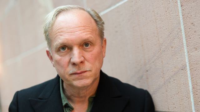 Der Schauspieler Ulrich Tukur erzählt von seinem Leben in der Pandemie. Der Schauspieler Ulrich Tukur erzählt von seinem Leben in der Pandemie.