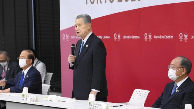 Yoshiro Mori (M), Präsident des Tokioter Organisationskomitees der Olympischen Spiele 2020, teilt seinen Rücktritt mit. Yoshiro Mori (M), Präsident des Tokioter Organisationskomitees der Olympischen Spiele 2020, teilt seinen Rücktritt mit.