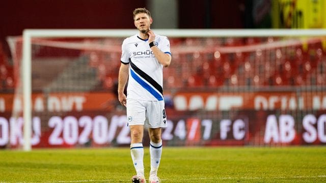 Fabian Klos sieht einige Entwicklungen im modernen Fußball kritisch. Fabian Klos sieht einige Entwicklungen im modernen Fußball kritisch.