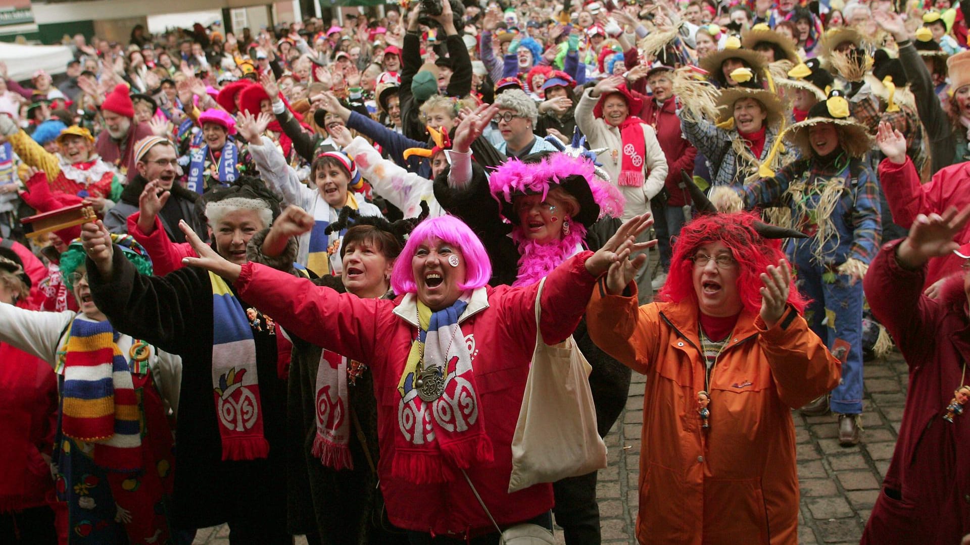 Weiberfastnacht in Mainz: In der Regel geht es auf den Straßen ausgelassen zu. Dieses Jahr ist alles anders. Weiberfastnacht in Mainz: In der Regel geht es auf den Straßen ausgelassen zu. Dieses Jahr ist alles anders.