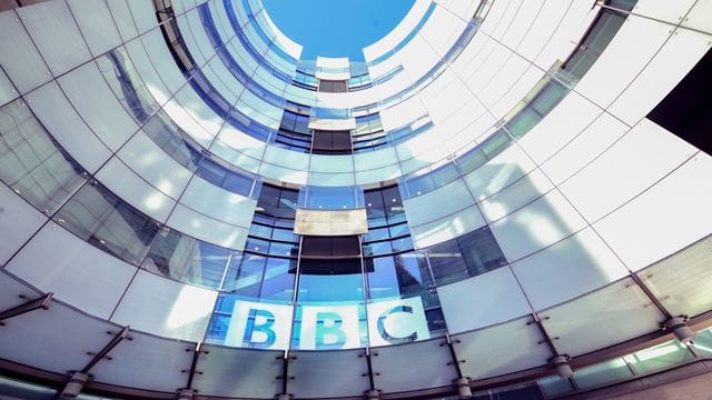 Die BBC-Zentrale in London: Das Ende der begrenzten Ausstrahlung des BBC-Programms in China stieß auf scharfe Kritik der britischen Regierung und des Senders. Die BBC-Zentrale in London: Das Ende der begrenzten Ausstrahlung des BBC-Programms in China stieß auf scharfe Kritik der britischen Regierung und des Senders.