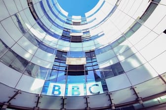 Die BBC-Zentrale in London: Das Ende der begrenzten Ausstrahlung des BBC-Programms in China stieß auf scharfe Kritik der britischen Regierung und des Senders.