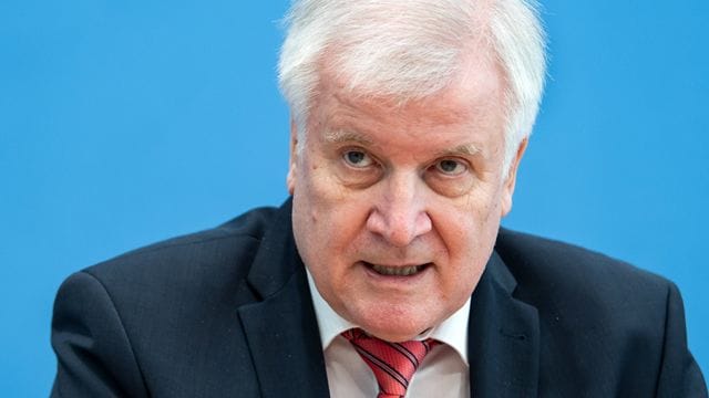 "Unsere Sicherheitsbehörden haben erneut einen islamistischen Terroranschlag verhindert", sagt Bundesinnenminister Horst Seehofer.