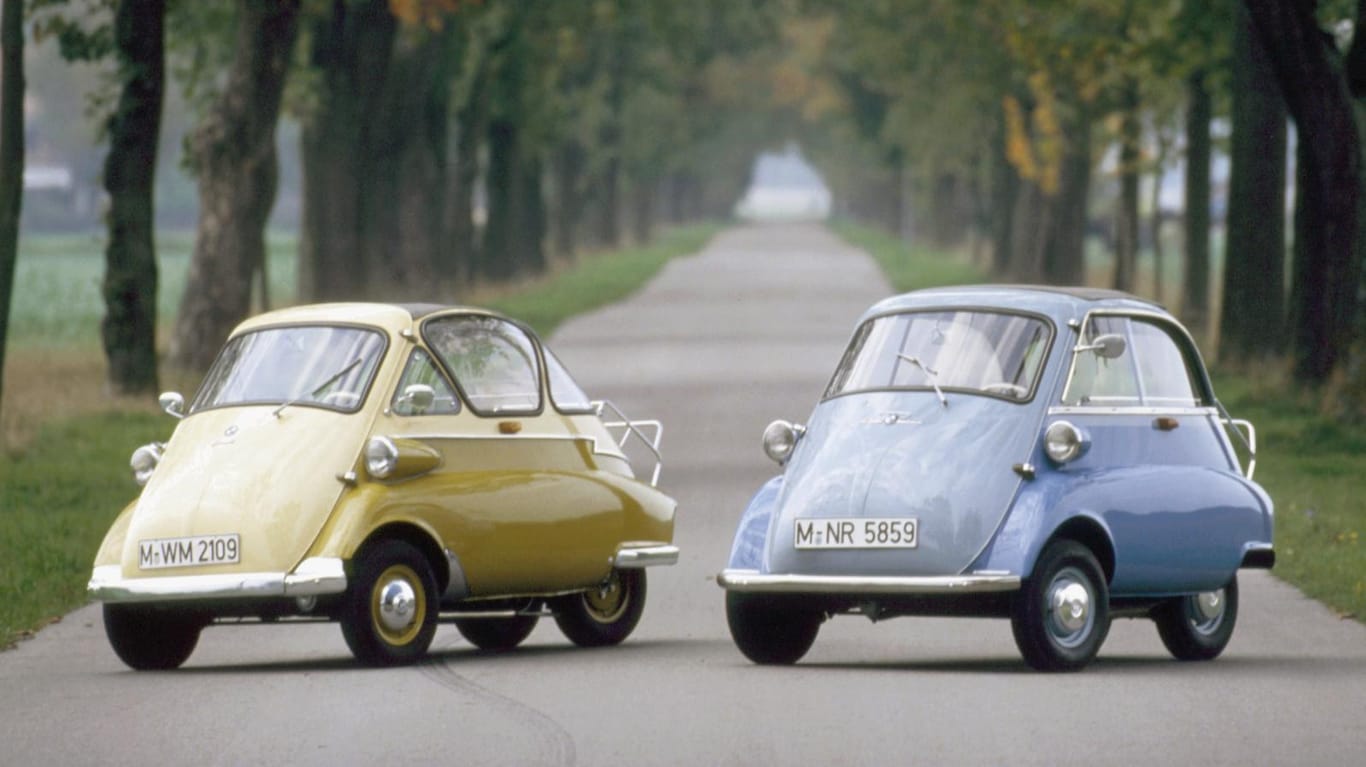 Das Vorbild: Vielen gilt die Isetta als Dreirad. Das stimmt aber nur im Fall des Export-Modells (rechts).