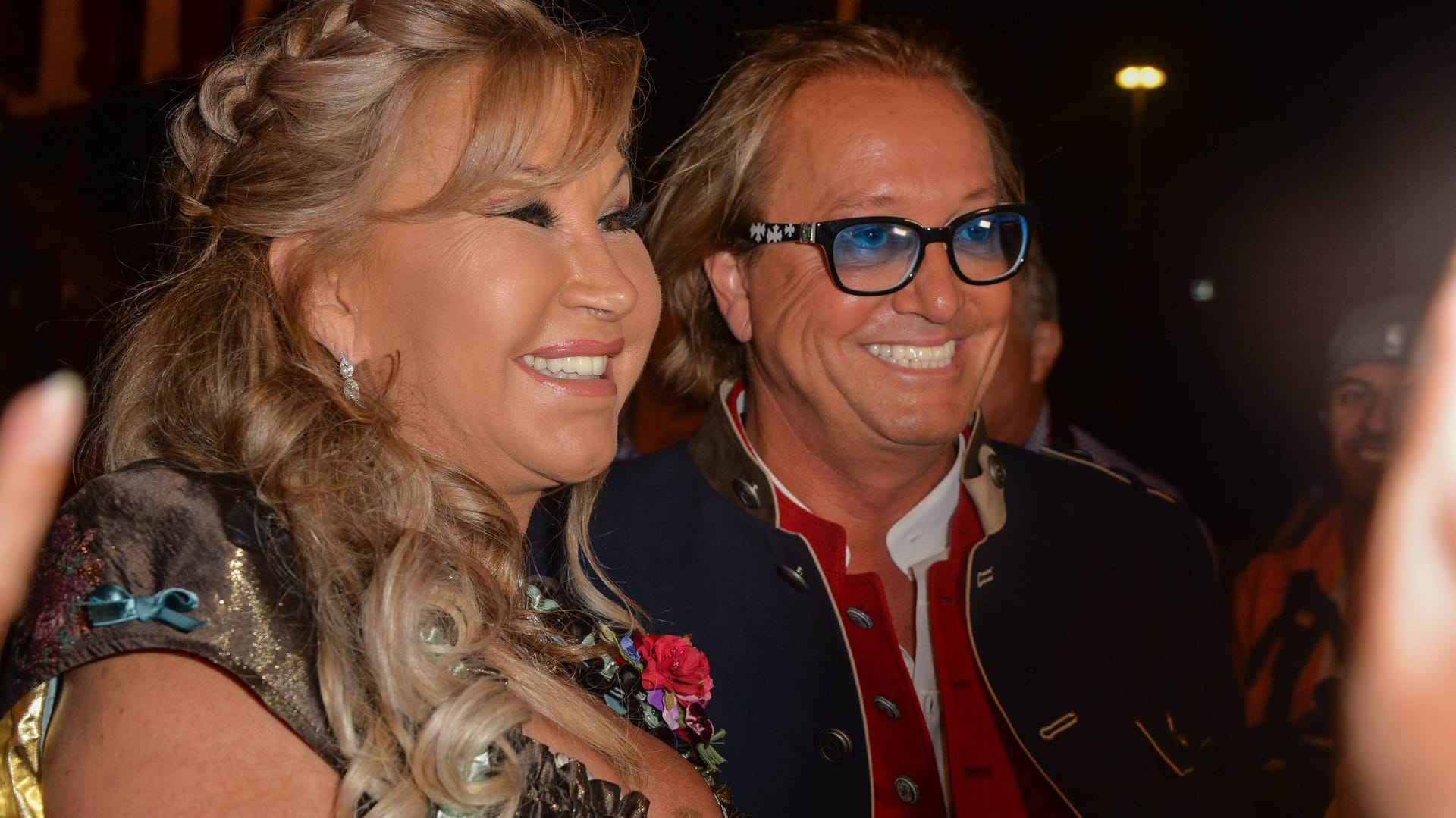 Carmen und Robert Geiss: Auf Instagram veröffentlichten sie nun ein altes Karnevalsbild. Carmen und Robert Geiss: Auf Instagram veröffentlichten sie nun ein altes Karnevalsbild.