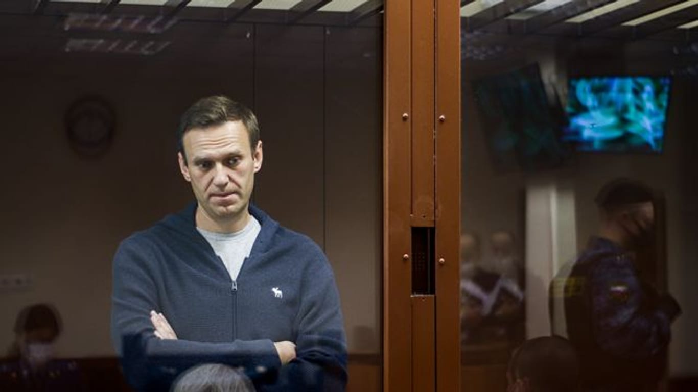 Alexej Nawalny steht wegen der angeblichen Beleidigung eines Weltkriegsveteranen vor Gericht.