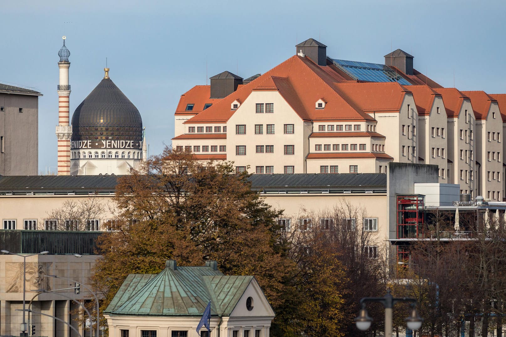 Das Hotel Maritim in der Dresdener Innenstadt: Hier soll der Mann sich angezündet haben, berichtet der MDR (Archivbild).