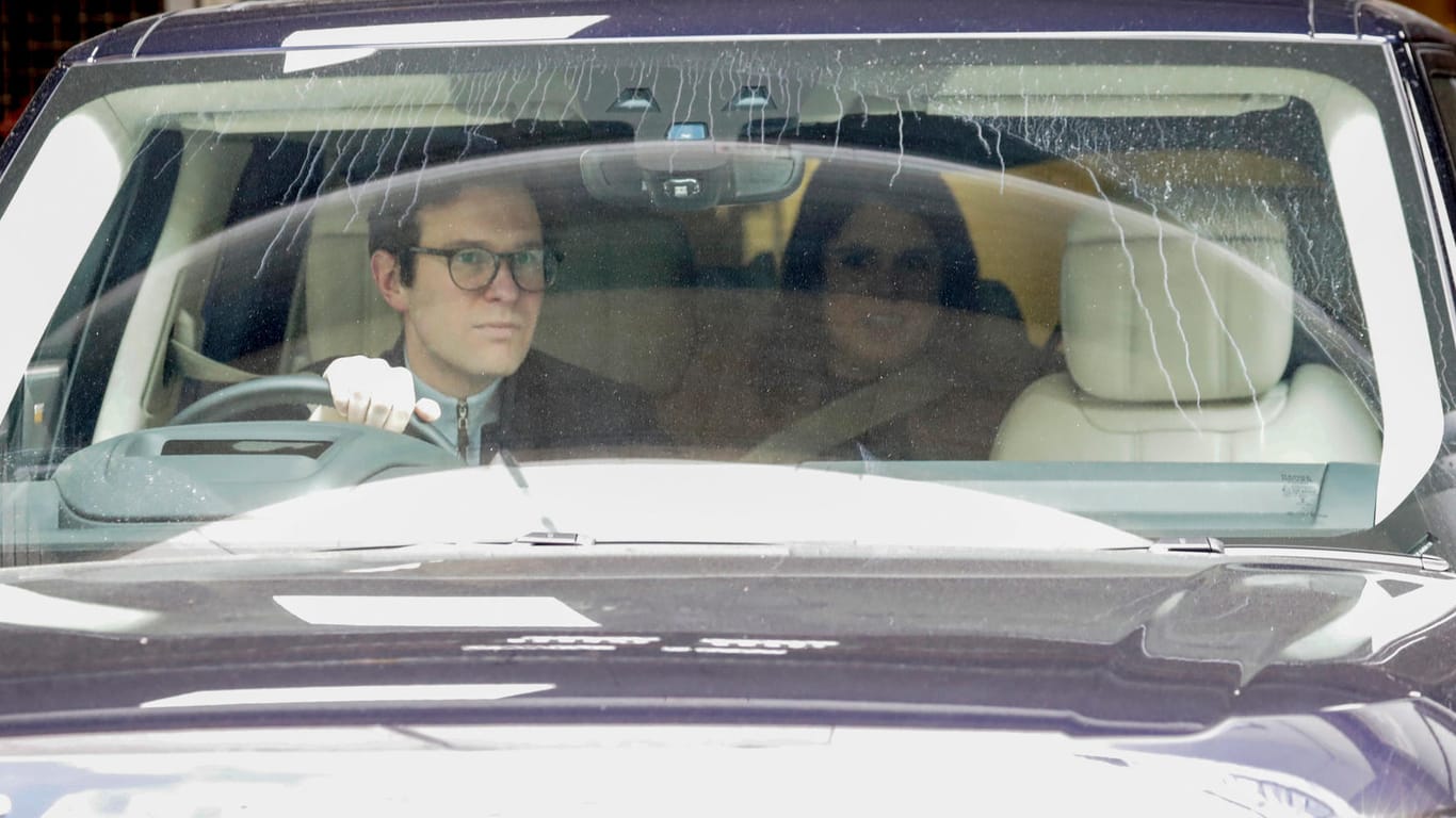 Jack Brooksbank und Prinzessin Eugenie: Mit Baby auf dem Heimweg vom Krankenhaus.