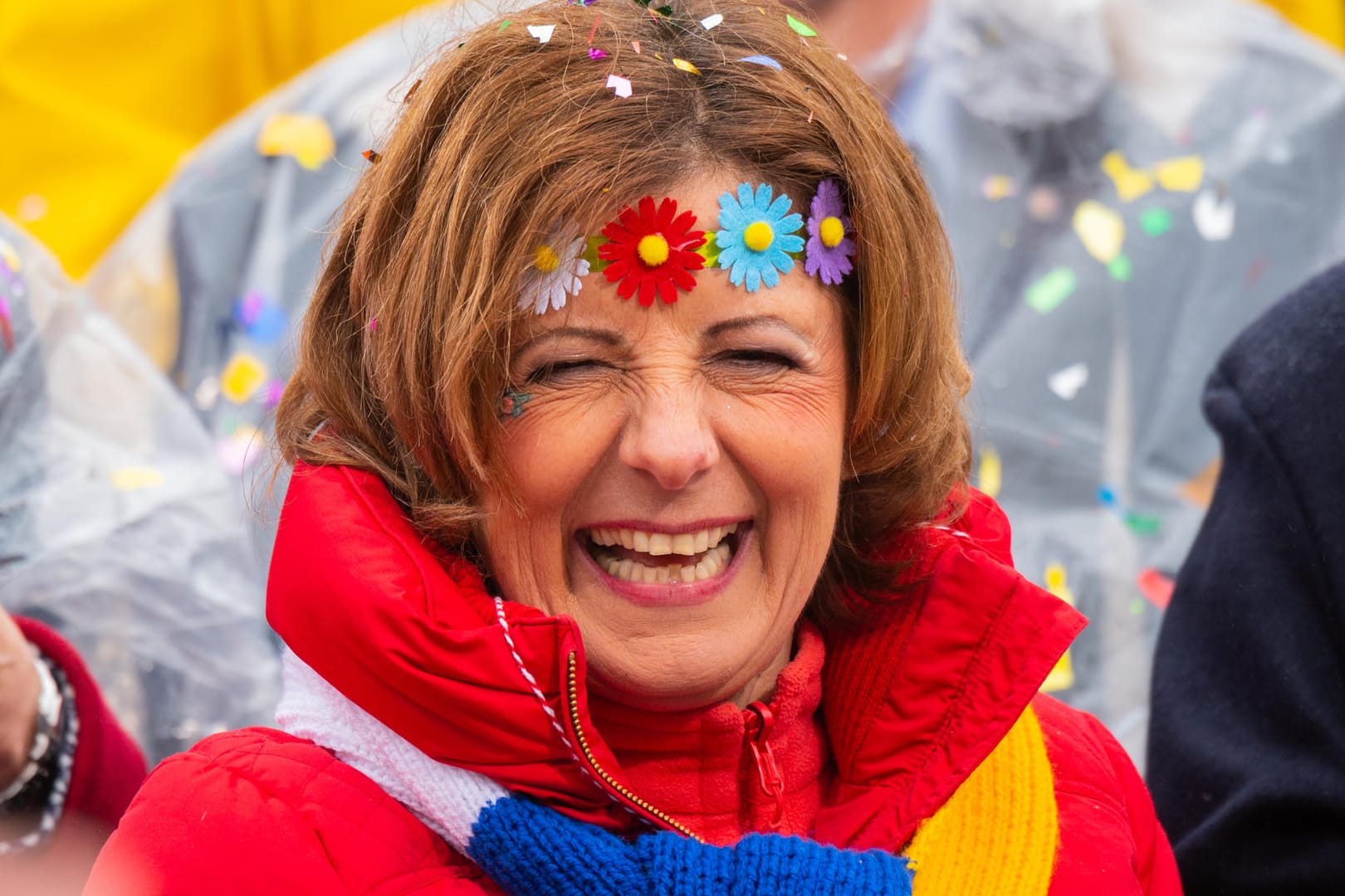 Malu Dreyer (SPD), Ministerpräsidentin von Rheinland-Pfalz, steht beim Rosenmontagszug 2020: In diesem Jahr rät sie zum Home-Schunkeling mit der Familie.