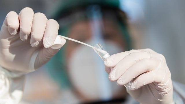 Die Zahl der Neuinfektionen in Deuschland sinkt Mitte Februar weiter.