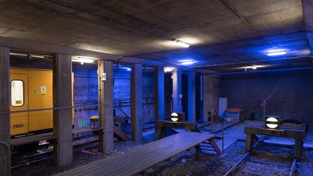Prellböcke stehen im Tunnel der U-Bahnlinie U7 hinter der Endhaltestelle Rudow auf den Gleisen: In Berlin könnte die U7 verlängert werden. Prellböcke stehen im Tunnel der U-Bahnlinie U7 hinter der Endhaltestelle Rudow auf den Gleisen: In Berlin könnte die U7 verlängert werden.