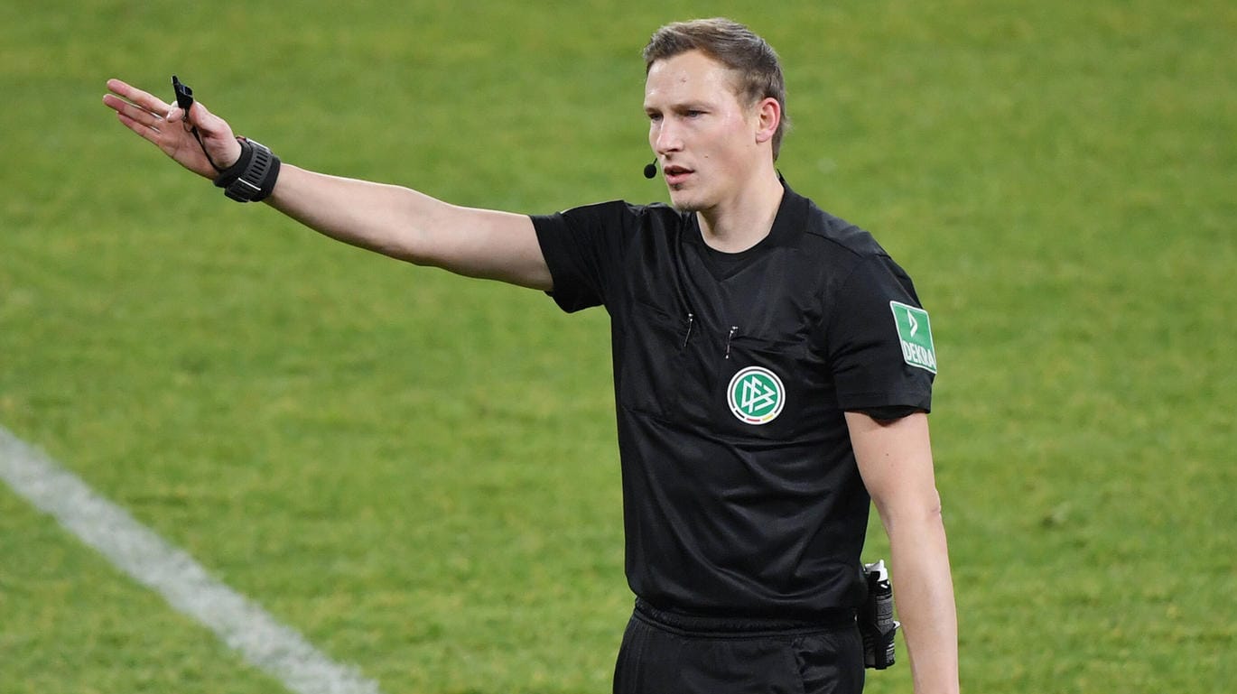 Martin Petersen: Der Schiedsrichter machte als Video-Assistent keine gute Figur. Martin Petersen: Der Schiedsrichter machte als Video-Assistent keine gute Figur.