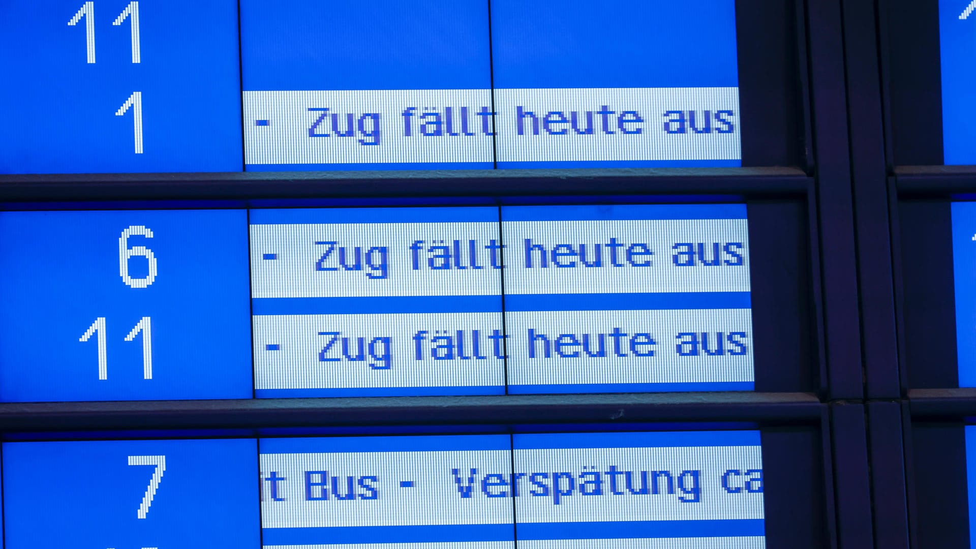 Zugverspätungen: Fahrgäste können bei Zugausfällen und Verspätungen eine Erstattung beantragen.