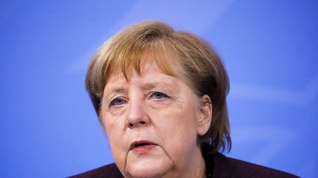 "Wir stellen uns denen, die versuchen, Deutschland zu spalten, mit aller Kraft und Entschlossenheit entgegen": Angela Merkel. "Wir stellen uns denen, die versuchen, Deutschland zu spalten, mit aller Kraft und Entschlossenheit entgegen": Angela Merkel.