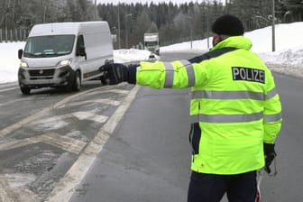 Grenzkontrolle: Die Bundespolizei kontrolliert Einreisende nach Deutschland. (Symbolfoto)