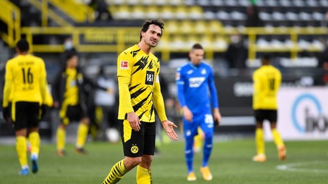 Mats Hummels steht die Enttäuschung nach dem 2:2 des BVB gegen Hoffenheims ins Gesicht geschrieben.