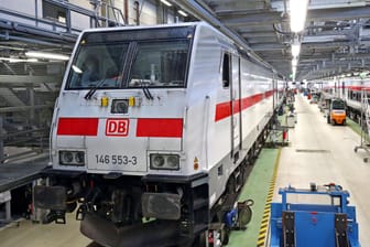 Ein Instandhaltungswerk der Bahn in Leipzig (Archivbild): Die Bahn lässt hier Züge des Fernverkehrs warten und reinigen.