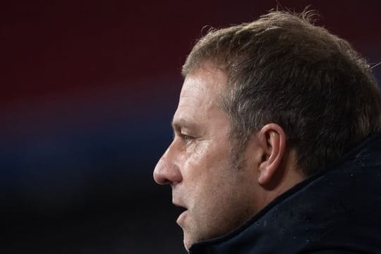 Bayern-Trainer Hansi Flick wehrt sich gegen die Kritik.