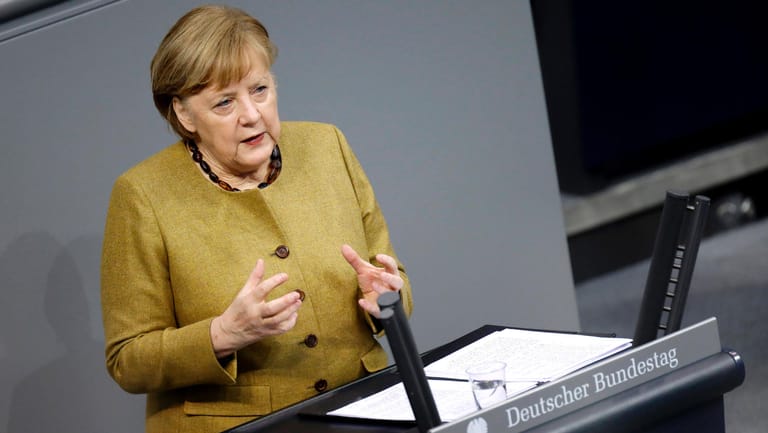 Angela Merkel im Bundestag: Sie macht einen ihrer Fehler einfach noch einmal.