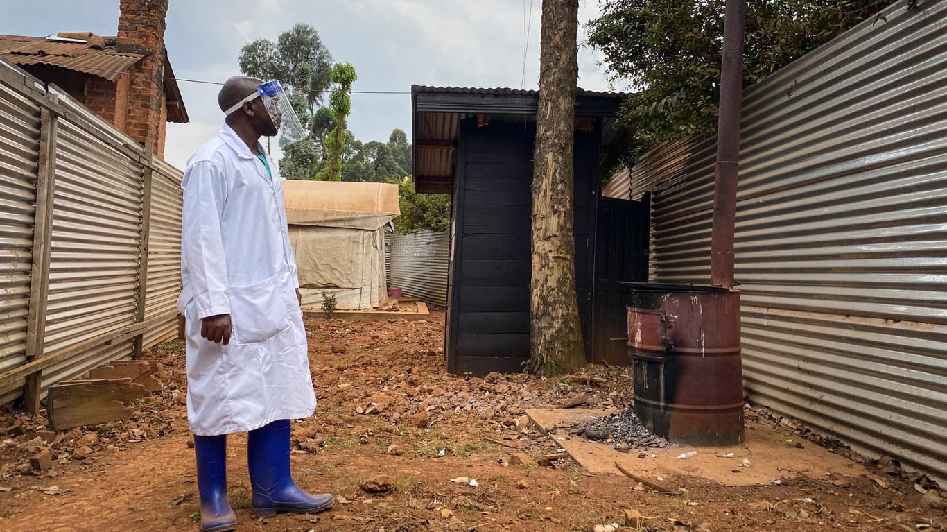 Mediziner im Quarantänebereich des Matanda-Krankenhauses in Butembo, Demokratische Republik Kongo: Auch dort sind kürzlich neue Ebola-Fälle aufgetreten.