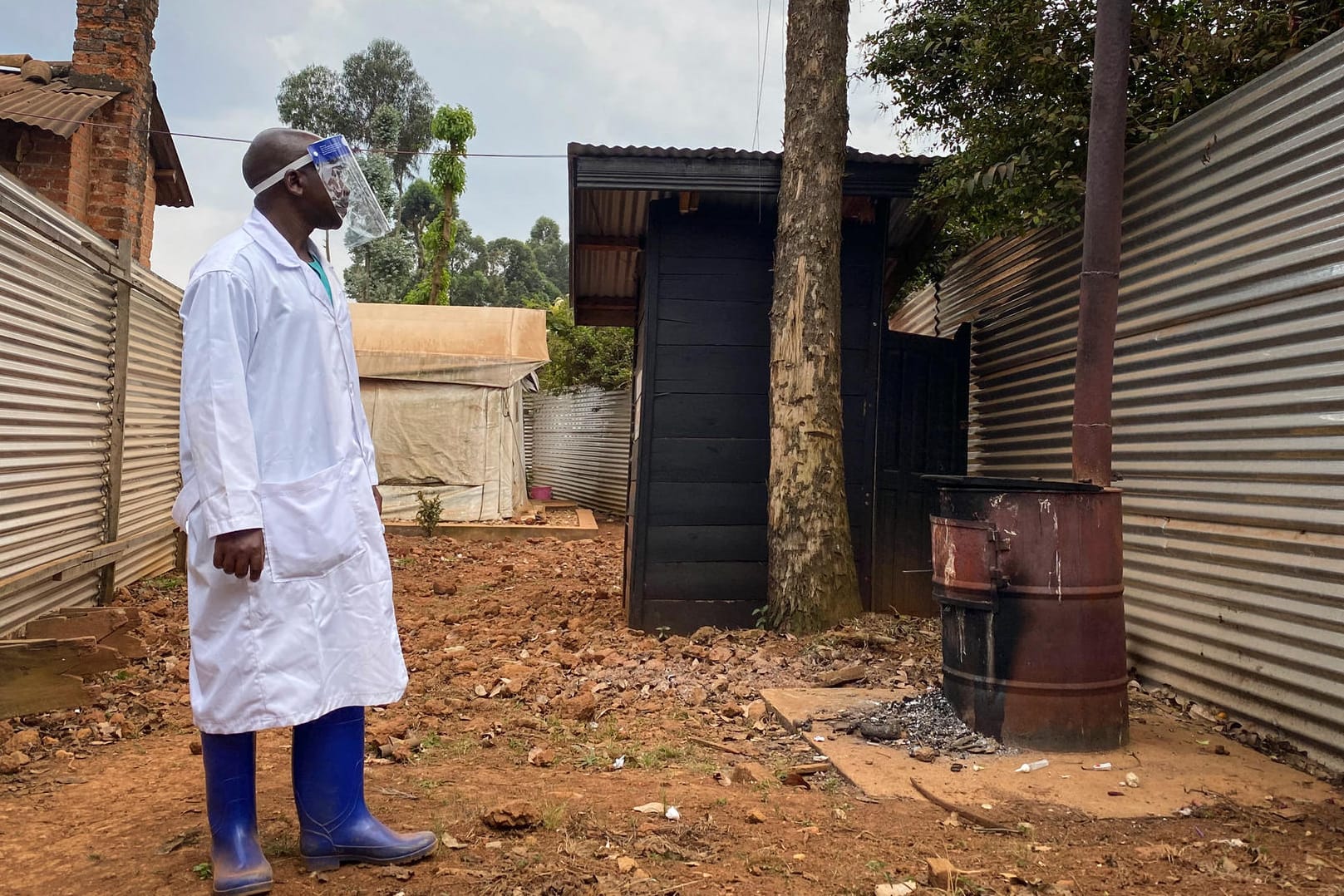 Mediziner im Quarantänebereich des Matanda-Krankenhauses in Butembo, Demokratische Republik Kongo: Auch dort sind kürzlich neue Ebola-Fälle aufgetreten.